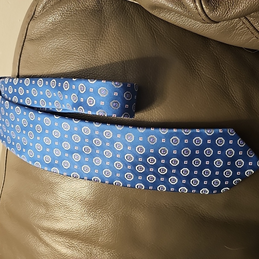 Montebello 100% silk tie